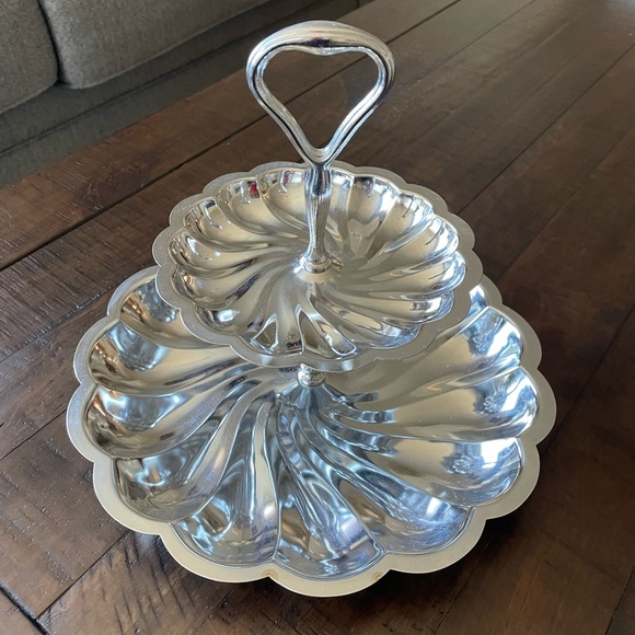 Other - 🎉 SALE 🎉 TWO TIERED SERVING DISH.